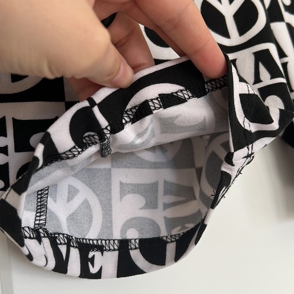 No Boundaries‎ Love & Peace Bkack/White Bike Shorts Size M(7-9) - Picture 4 of 6